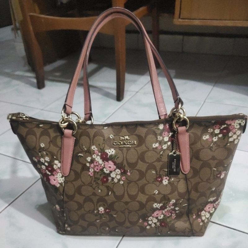 Preloved Tas Wanita Branded  Warna Pink motif Flower