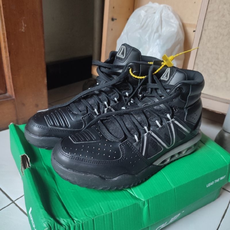 Sepatu Sekolah league
