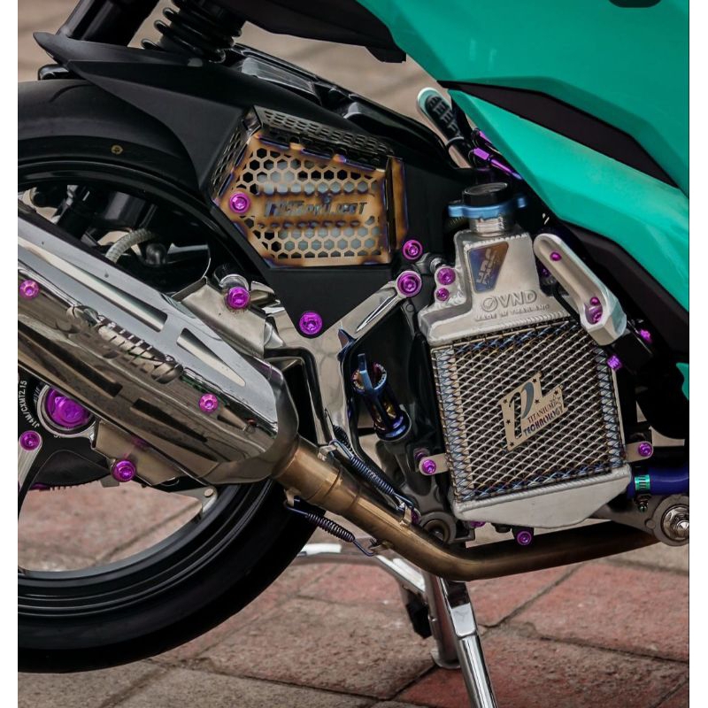 Baut tameng knalpot vario 125/150 beat mio pcx nmax titanium / baut tameng knalpot titanium