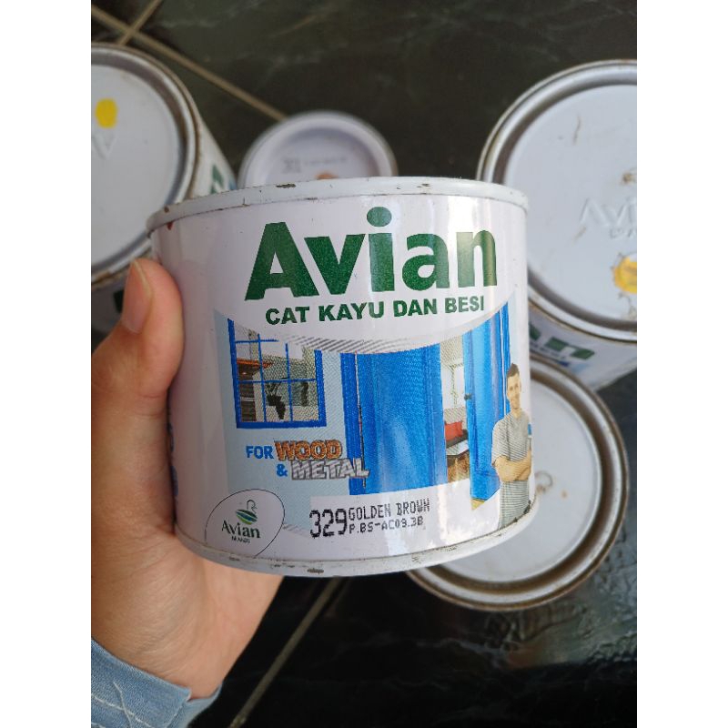 cat kayu dan besi avian 500 gram / cat kayu dan besi avian setengah kilo