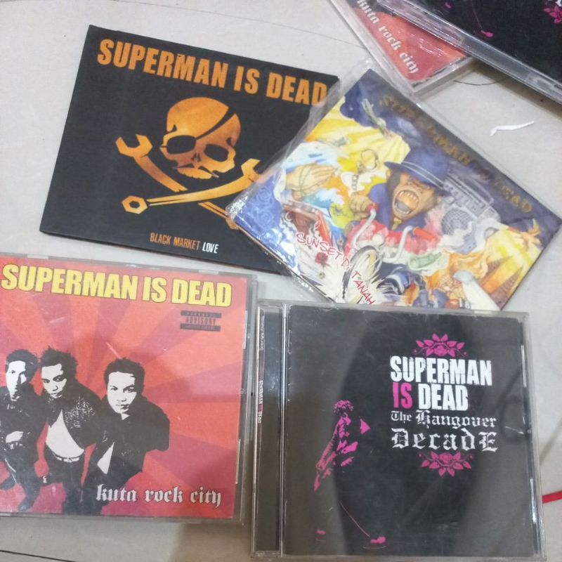 CD SUPERMAN IS DEAD