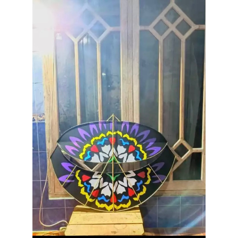 Layang layang pegon ceper motif bunga bonus lampu, dinamo, kipas