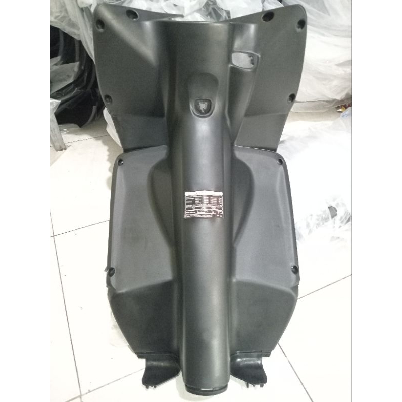 legshield Dasbor Tengah Vario 110 CW Karbu