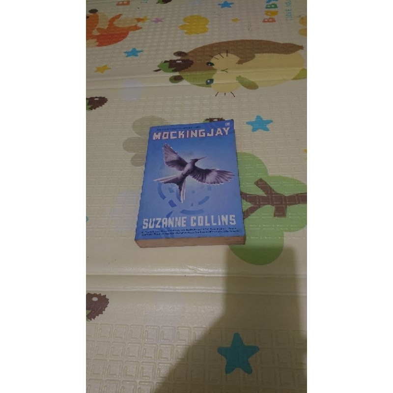 novel trilogi the hunger games mocking jay suzanne Collins