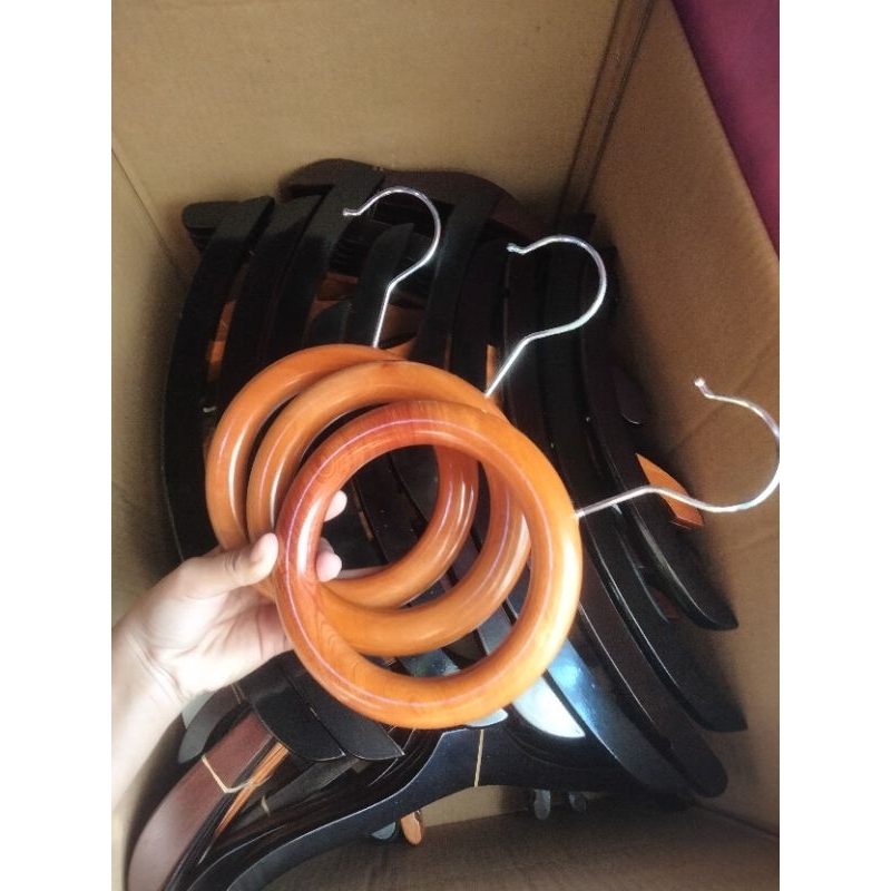 HANGER KAYU BULAT/HANGER HIJAB