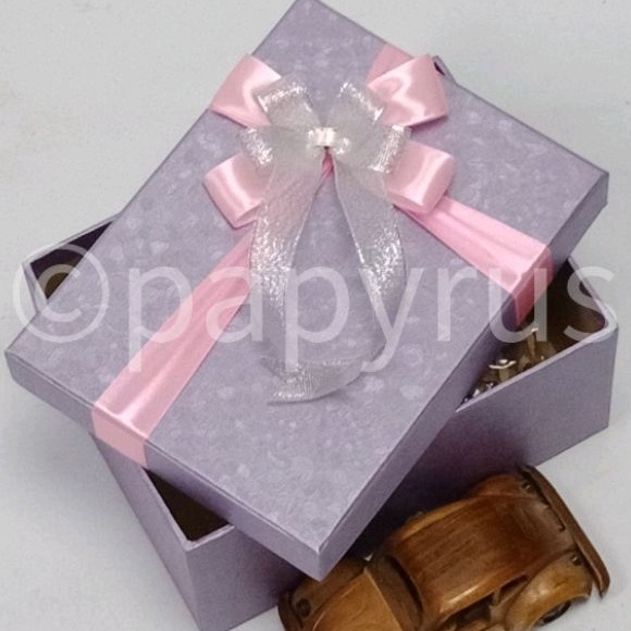 

Spesial PAPYRUS 15x2 Tinggi 1cm Kotak Kado Gift Box Hadiah