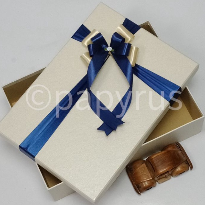 

Terkini PAPYRUS 25x35 Tinggi 1cm Kotak Kado Gift Box Hadiah KOTA KADO