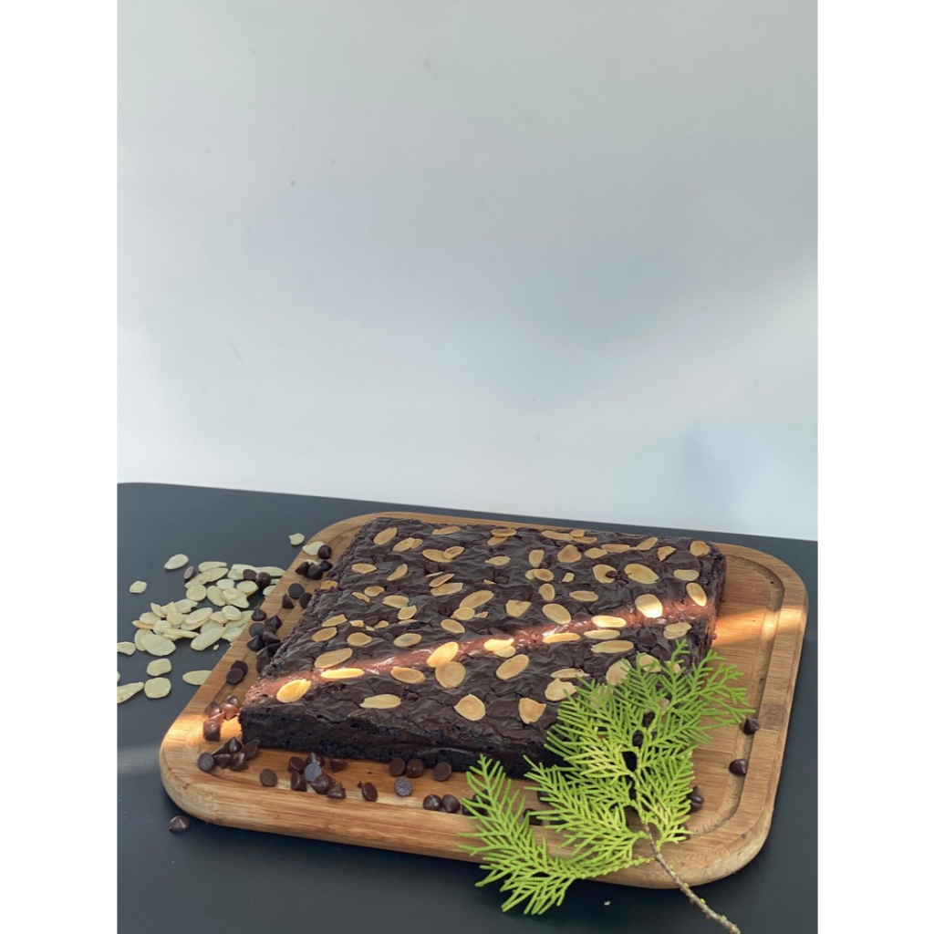 

Le Doux Cakes and More - Fudge Brownies Almond Chocochips d20x20cm