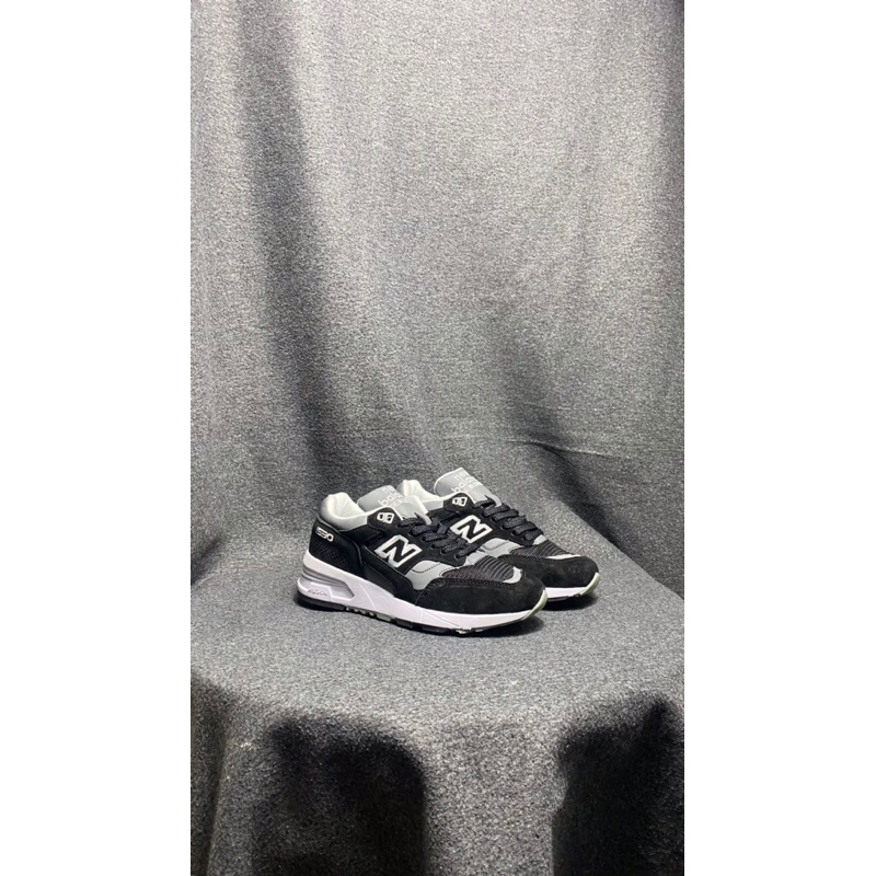 NB 1530 Black White