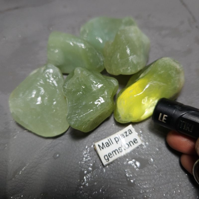 bongkahan giok bahan batu akik giok hijau / bongkahan batu giok