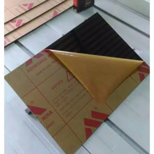 

Akrilik Hitam potongan 2 mm, 25/ cm