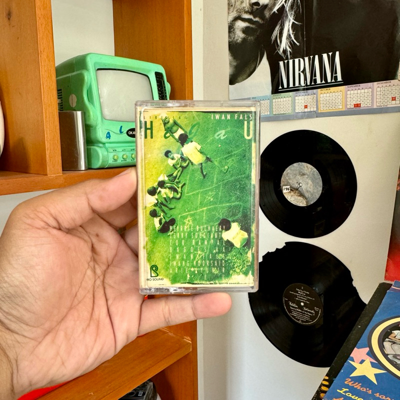 Kaset Pita / Tape / Walkman Iwan Fals Hijau Original 100% Berfungsi / Tested Indonesia Luar Campur