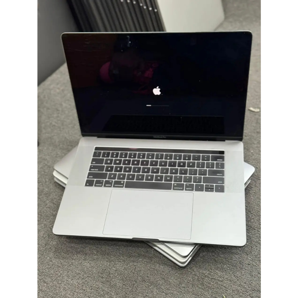 Macbook Pro 15 inc 2017 Touchbar Proc Intel Core i7 2.9 GHz
