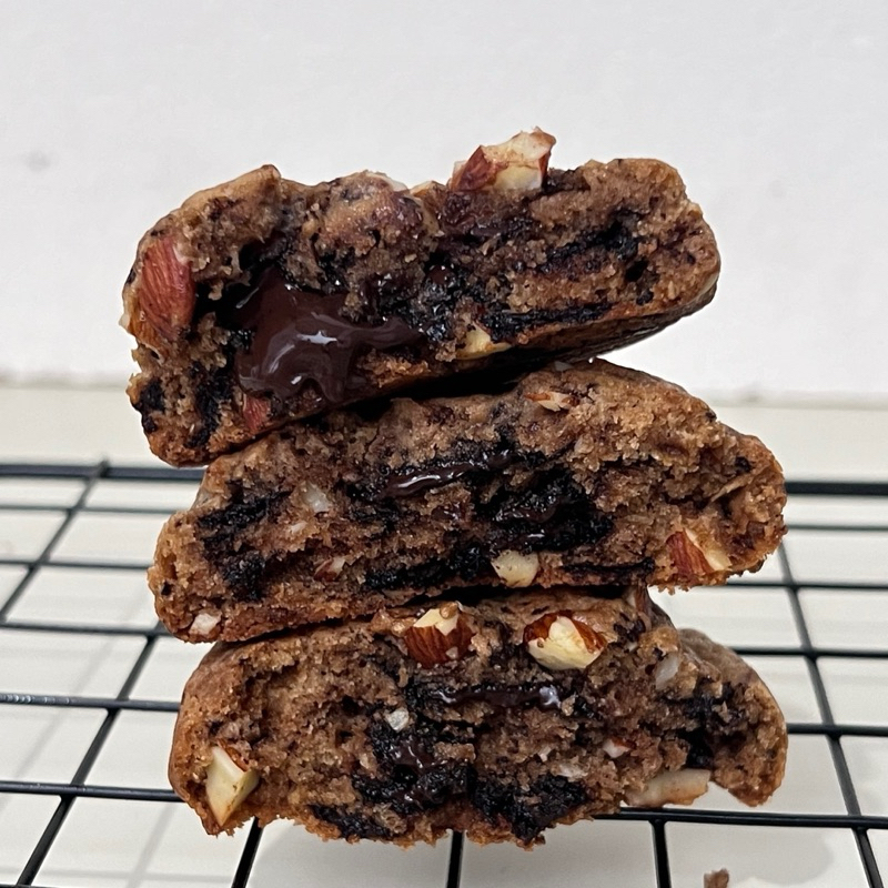 

Soft cookies classic dark choco almond