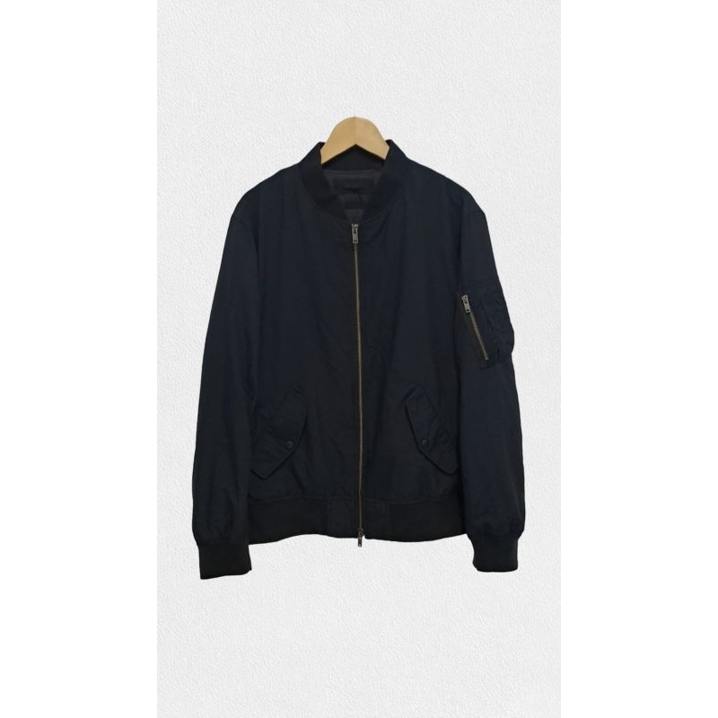 Uniqlo Bomber Hitam