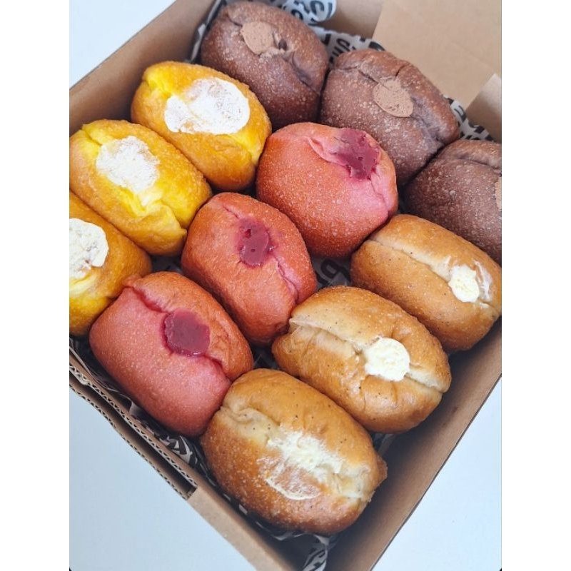 

SOURDOUGH BOMBOLONI COKLAT/TIRAMISU/STRAWBERRY/VANILLA - HEPIKOEKISS