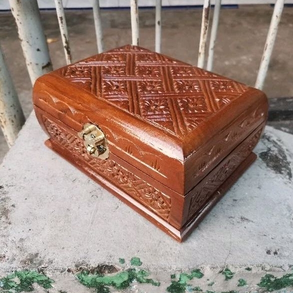 Kotak Perhiasan Kayu Ukir 19x14x8,5 cm Kayu Jati Ukir Batik bisa Gembok tempat kalung gelang cincin 