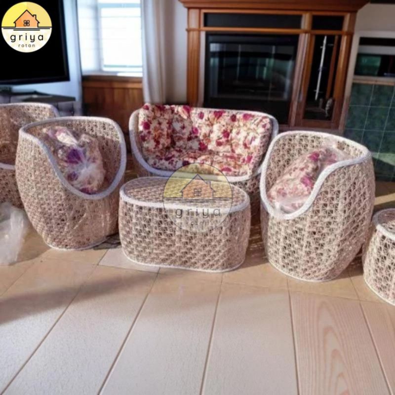 Kursi Tamu Rotan Sintetis Brekele Tulip