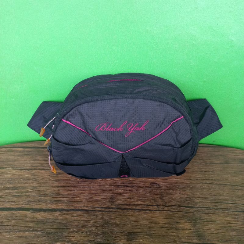 Black Yak Waist bag / Tas pinggang olahraga