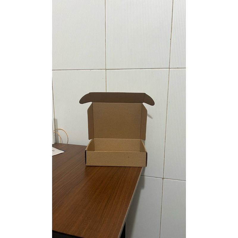 

Kardus Baru Mailer Box / DC 25x20x5 cm