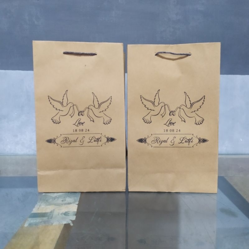 

Paper Bag Souvernir Custom / Tas Souvernir Custom / Custom Paper Bag Souvernir Pernikahan, Hajatan, Olshop