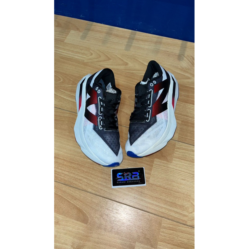 New Balance SC Elite V4 white black