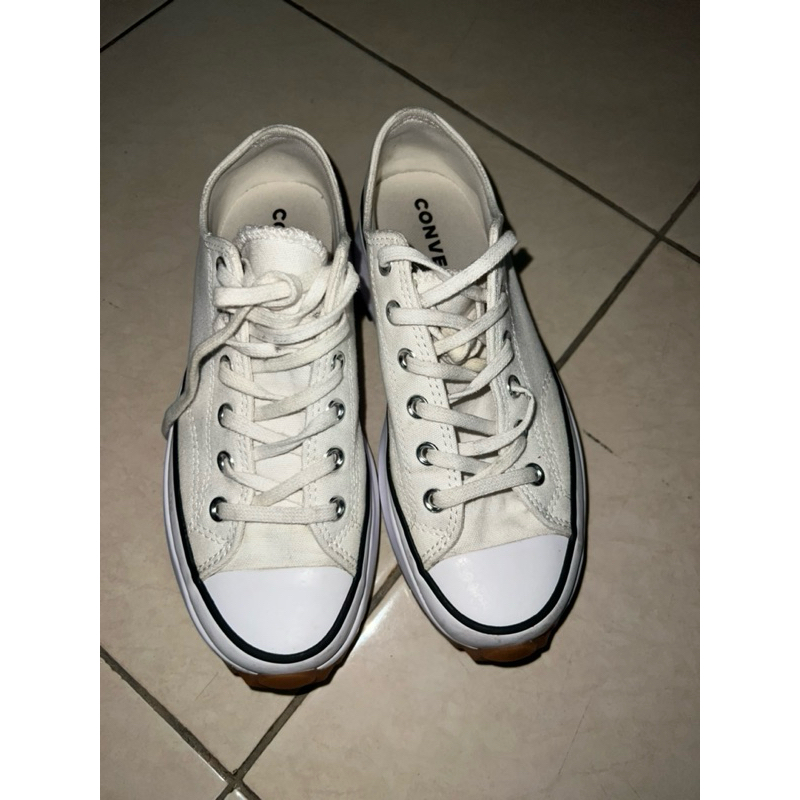 Sepatu converse putih