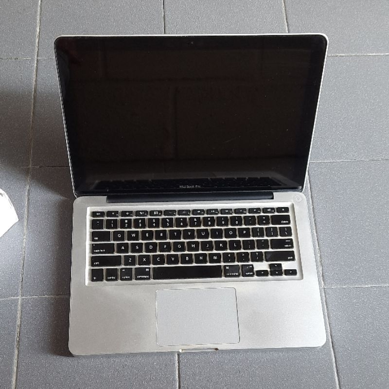 MacBook Pro A1278 2010 4 GB/500 GB Intel i5 Fullset Lengkap Cukup Mulus Ada Minus