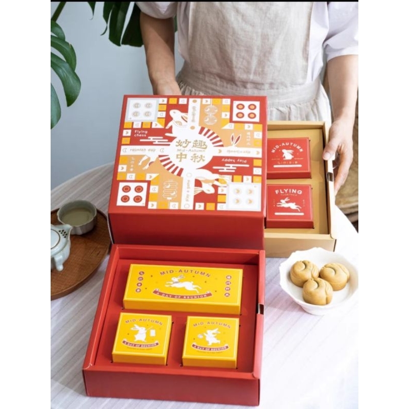 

Board Games Mooncake Box isi 8 / Softbox Hampers Kue Bulan