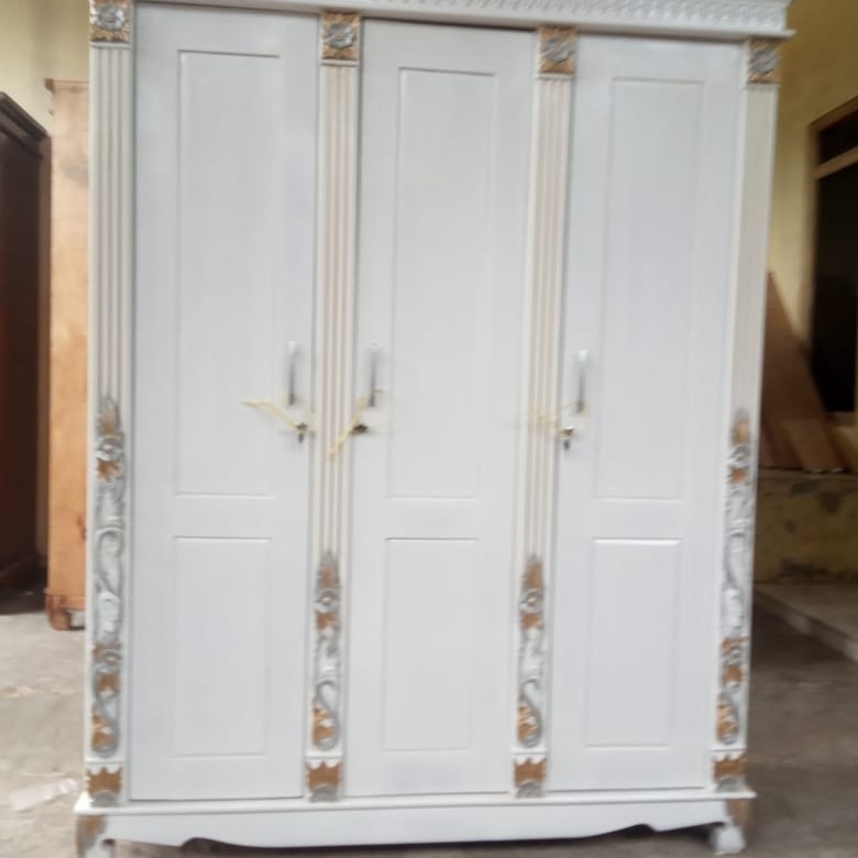 lemari pakaian kayu jati 3 pintu