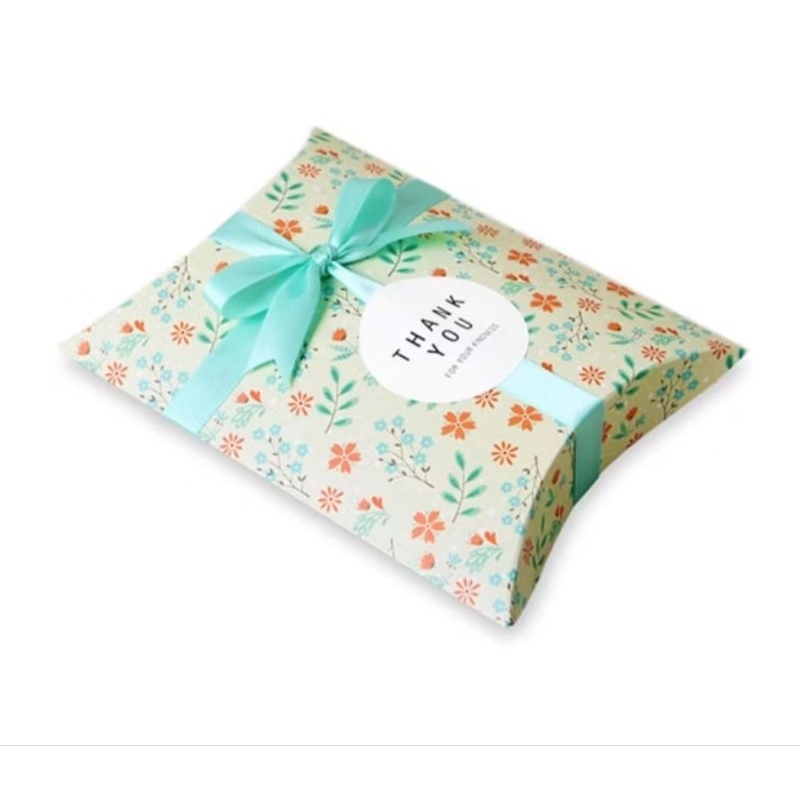 

Box kado/souvenir bentuk pillow. Bahan kertas tebal