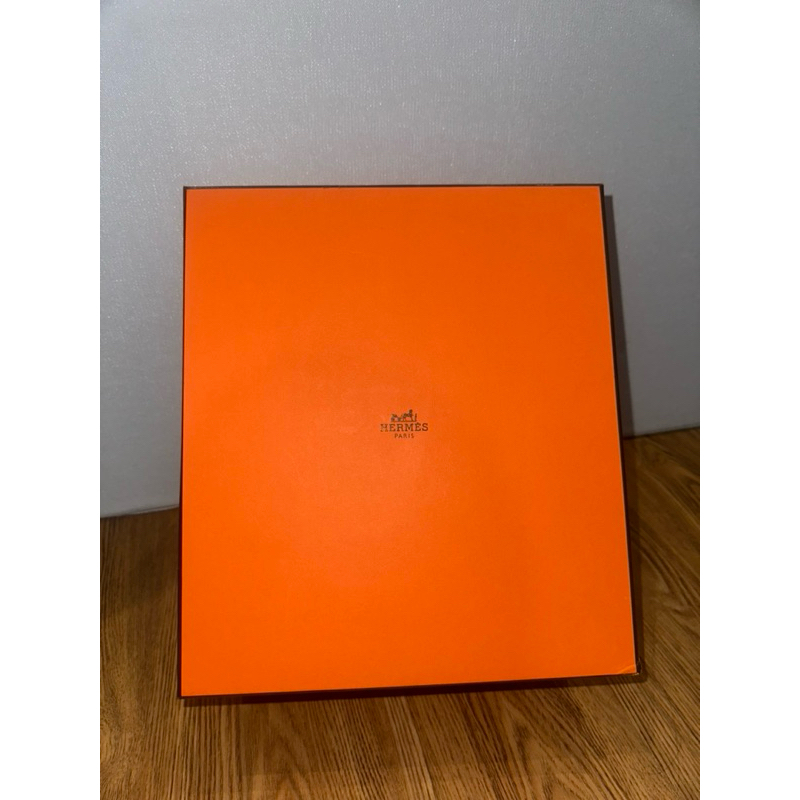 

Box HS 31x28x16cm