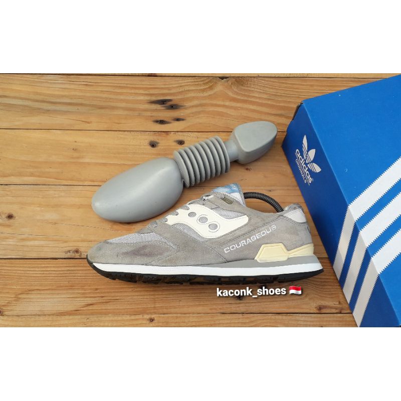 SEPATU SNEAKERS CASUAL SAUCONY COURAGEOUS ORIGINAL
