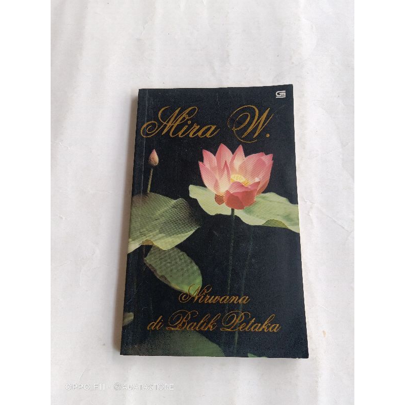 NOVEL KARYA MIRA W NIRWANA DI BALIK PETAKA
