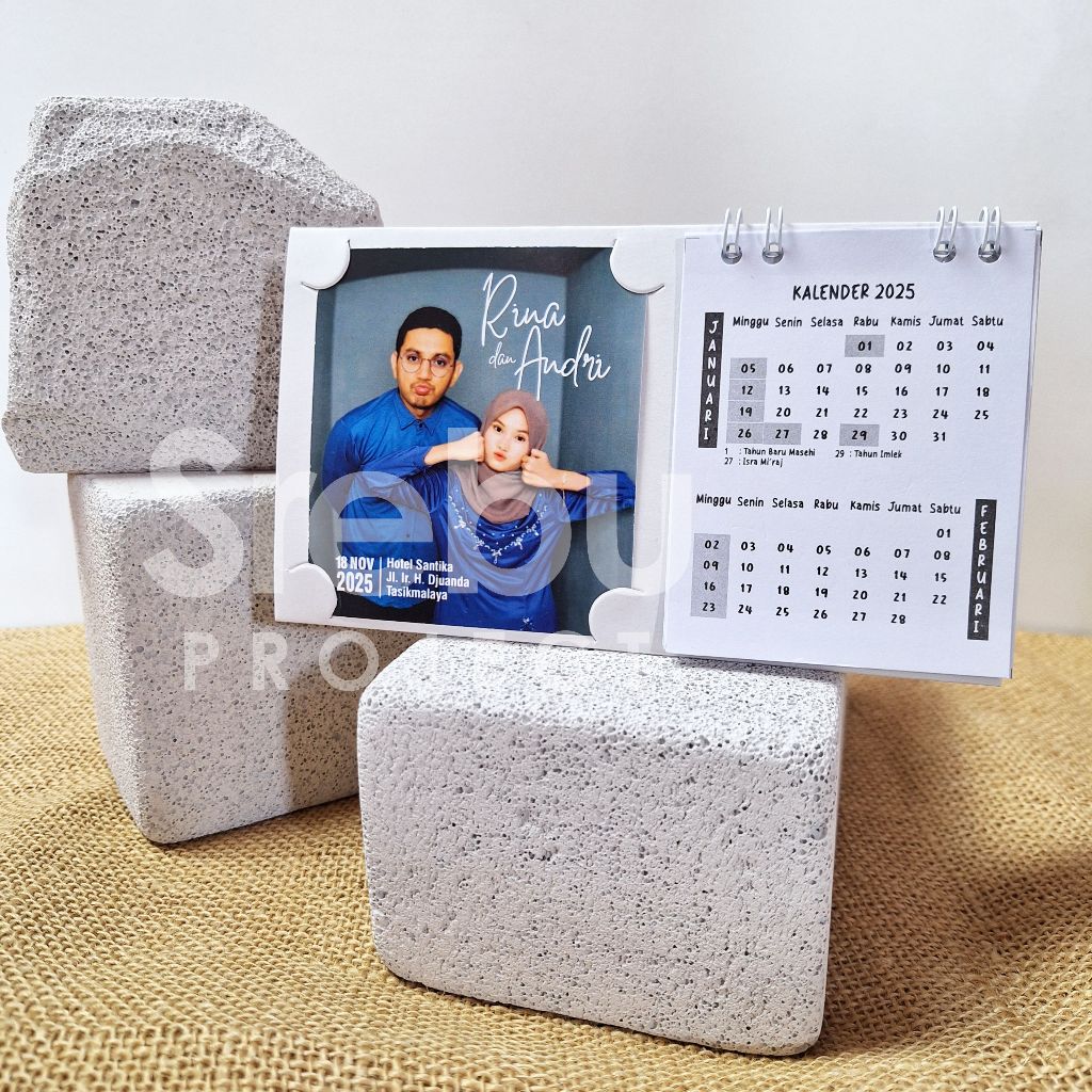 

SOUVENIR KALENDER DUDUK BINGKAI FOTO BEST SELLER 2026 SIZE M | CUSTOM