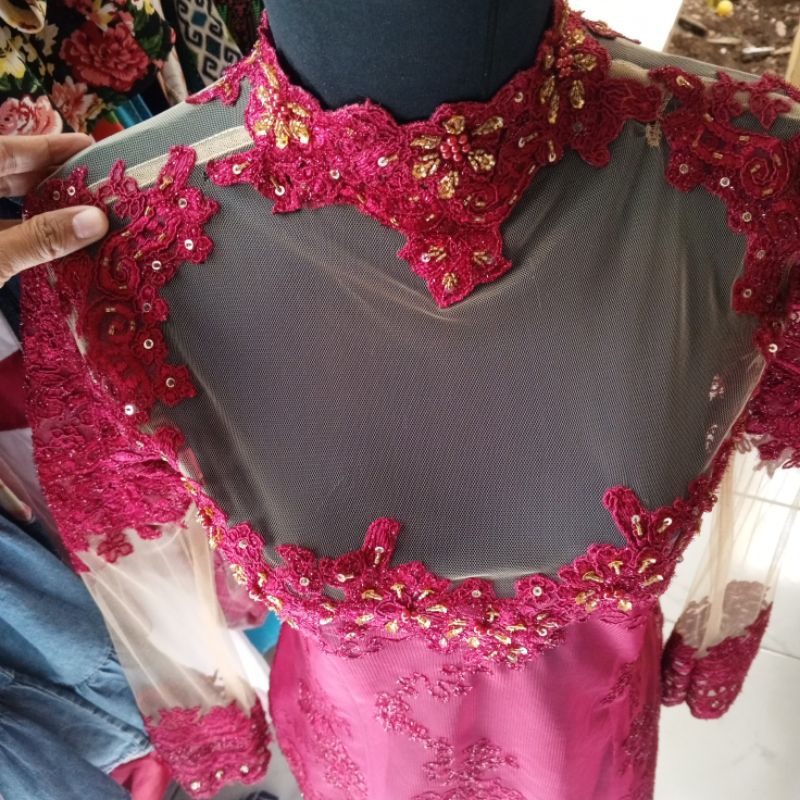 kebaya brokat modern merah maroon