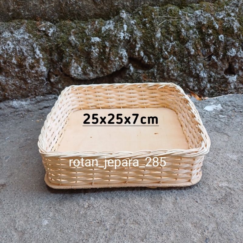 

Promo..!! hampers kotak parcel rotan 25x25x7cm