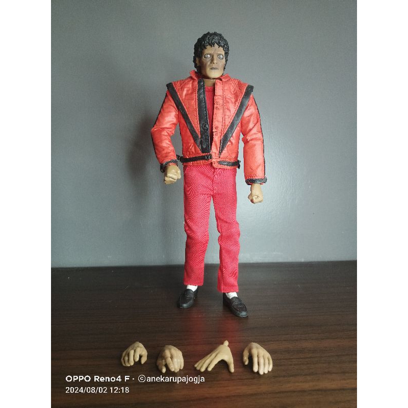 action figure artis hollywood Michael Jackson baju merah 12 inchi