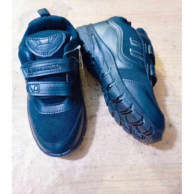 De Brand, Sepatu sekolah untuk anak SD