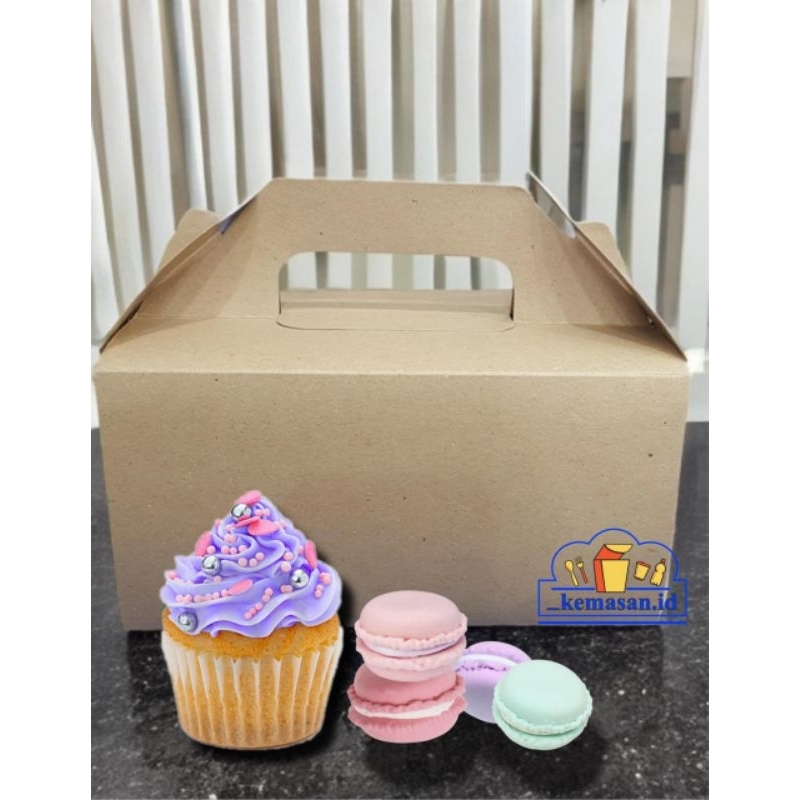 

GABLE BOX/HANDLE BOX KRAFT PE/LAMINASI 24.5X16.5X9 1 PC