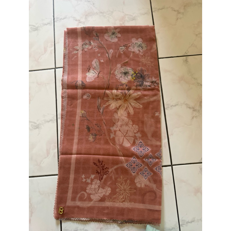 Buttonscarves Sofya series