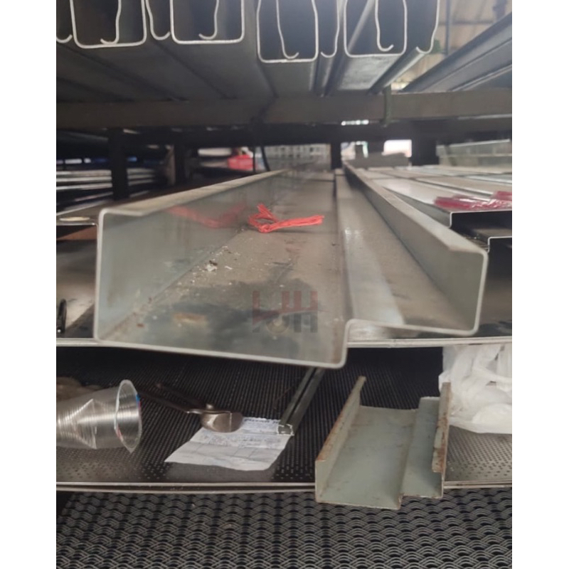 ZA. kusen besi henderson , pintu , jendela . Besi galvanis dan besi hitam.