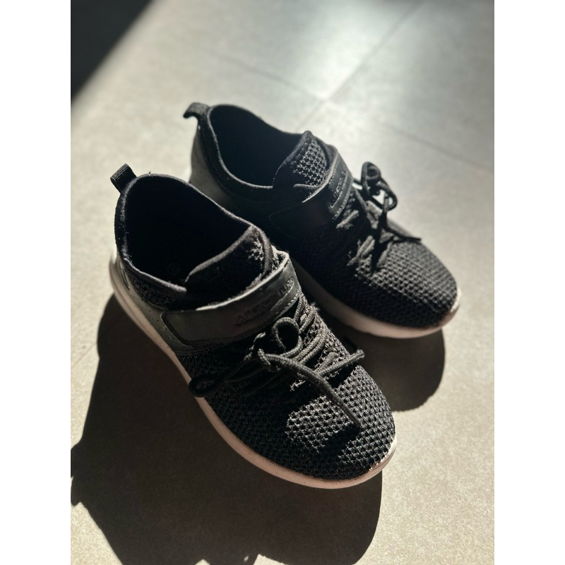 Preloved - Sepatu Anak Sekolah