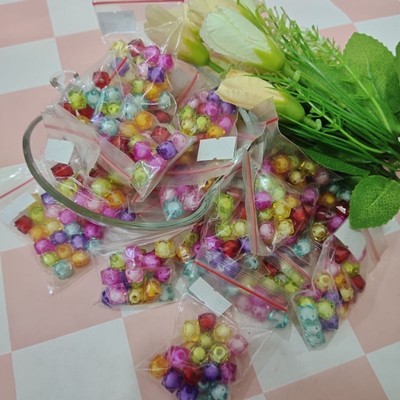 Manik-manik akrilik Mote isi