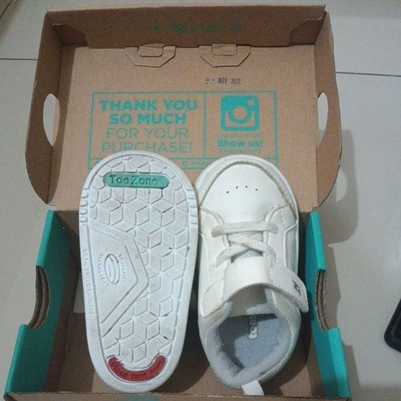 Sepatu anak putih Toezone