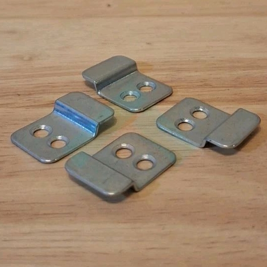 klem plat siku jepit kaca cermin galvanis