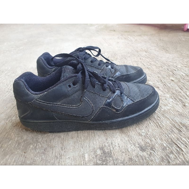 Sepatu N*ki son of force