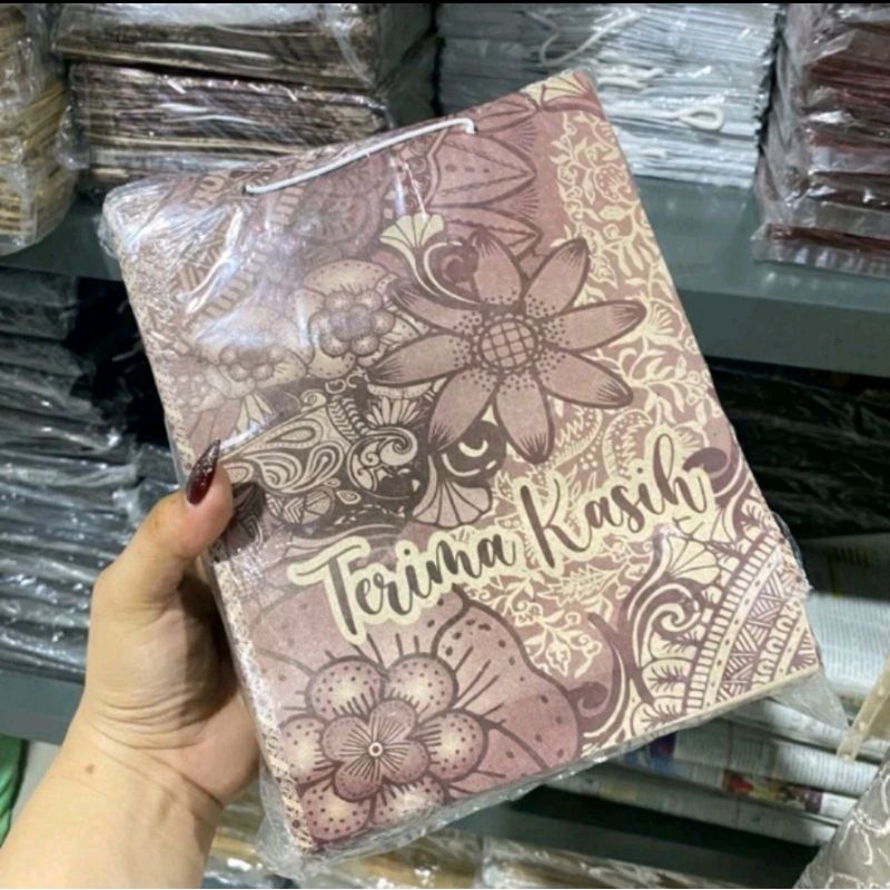 

200 pcs Paper bag batik sedang tali besar souvernir hajatan