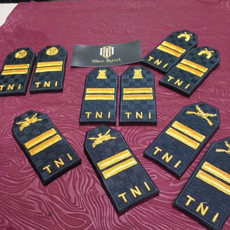 Tanda pangkat Upacara PDU LETTU TNI AD