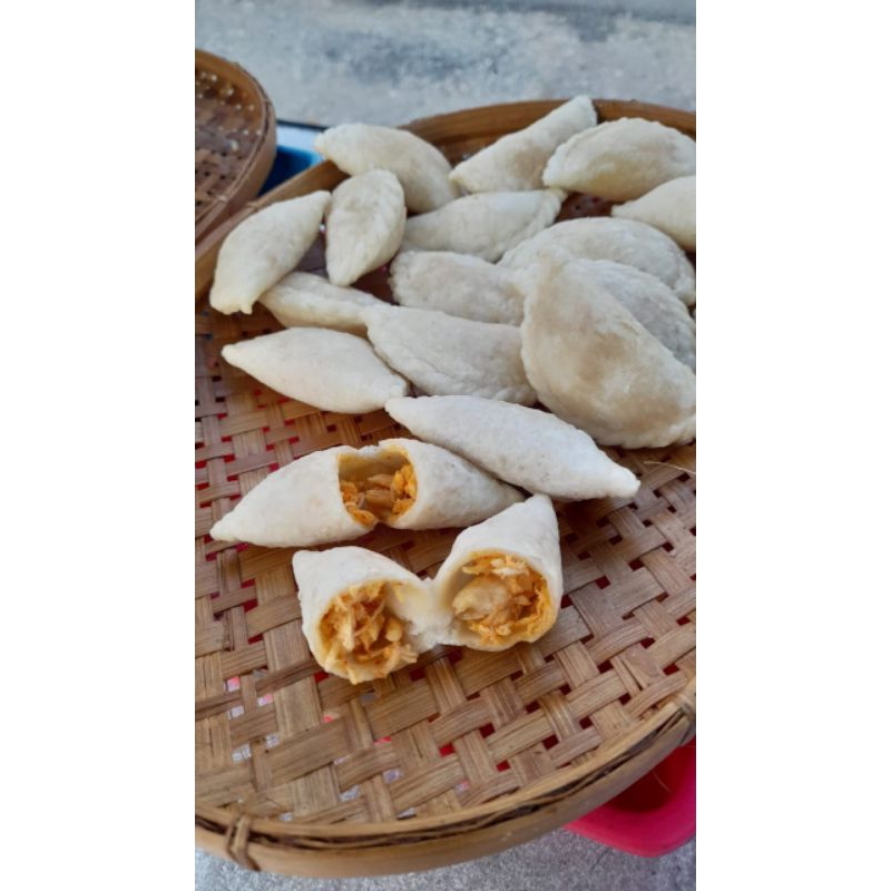 

CIRENG Jumbo isi ayam suir pedas 5 pcs / pack ( free chili oil)